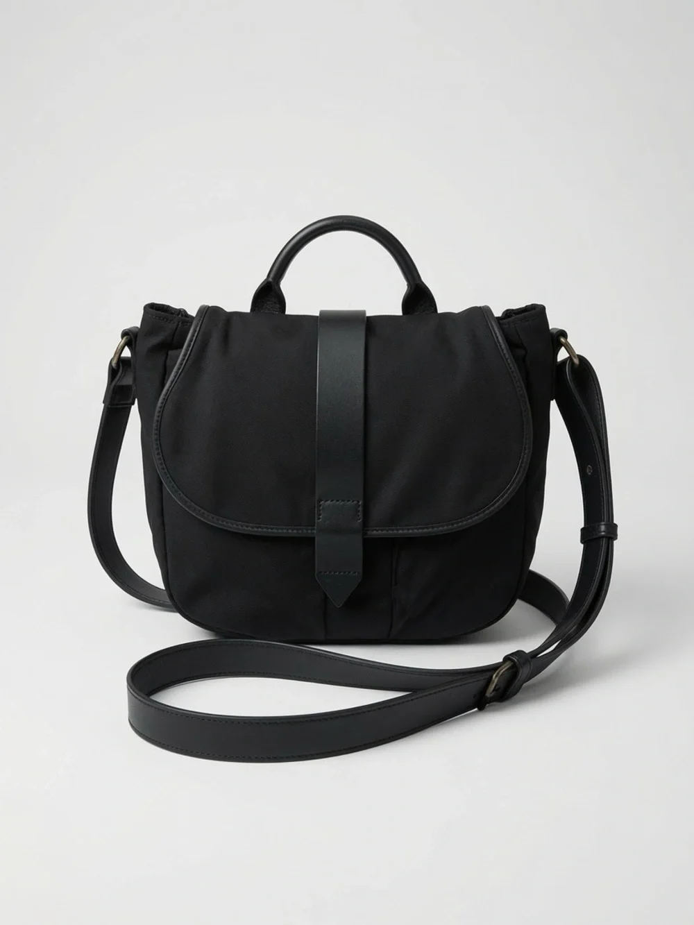 Duluth Trading Co Black Compact Crossbody Bag
